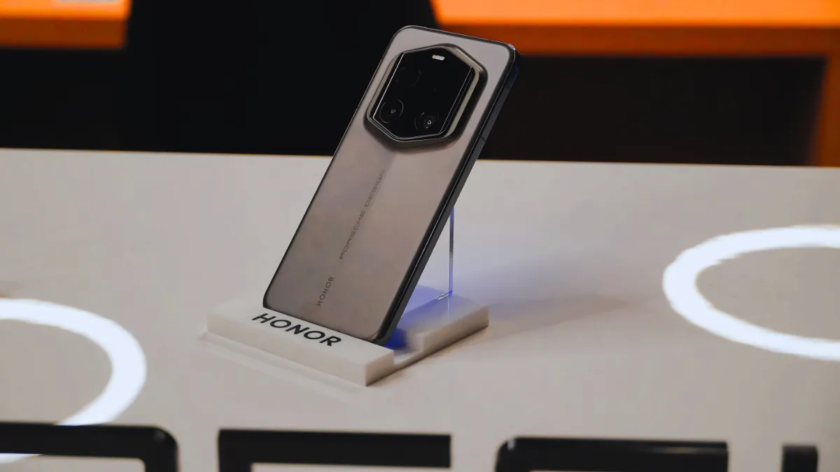 HONOR Magic V5